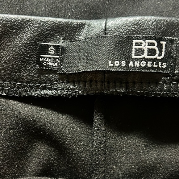 Perfect for fall 🍁 only worn once leather mini skirt - Picture 3 of 3